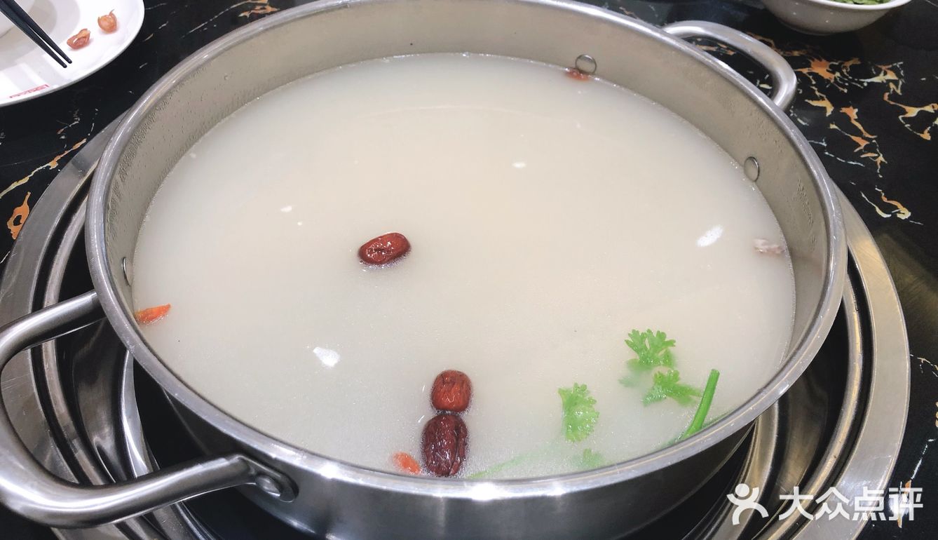 很好吃 鱼火锅上来了 鱼片薄如蝉翼