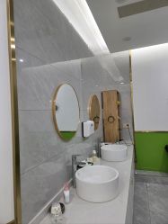 -苗医生专业祛痘·皮肤管理