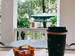 靠窗位-星巴克臻选(广州沙面店)