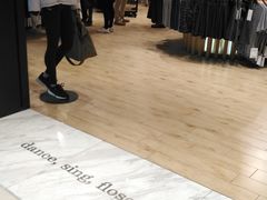 -lululemon(上海浦东IFC店)