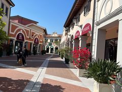 -佛罗伦萨小镇广佛名品奥特莱斯(疏港路店)