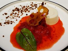 意大利香草奶冻配鲜草莓酱-K·Kitchen KK牛扒厨房(江南西店)