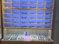 -天空之镜眼镜店蔡司依视路配镜授权零售店(望京颐堤港店)