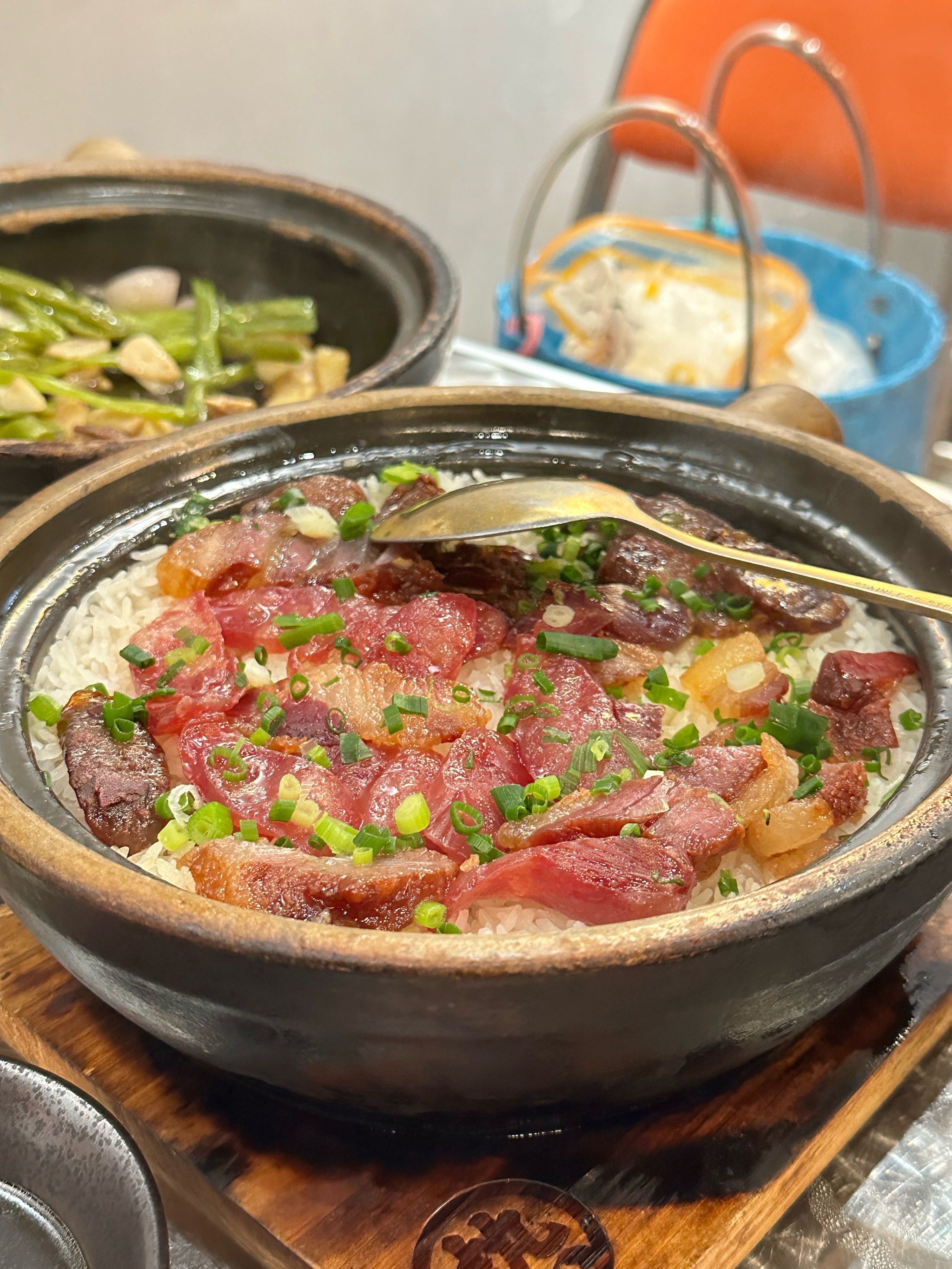 一上桌就闻到阵阵香味啦🤤 ·

这家的煲仔饭