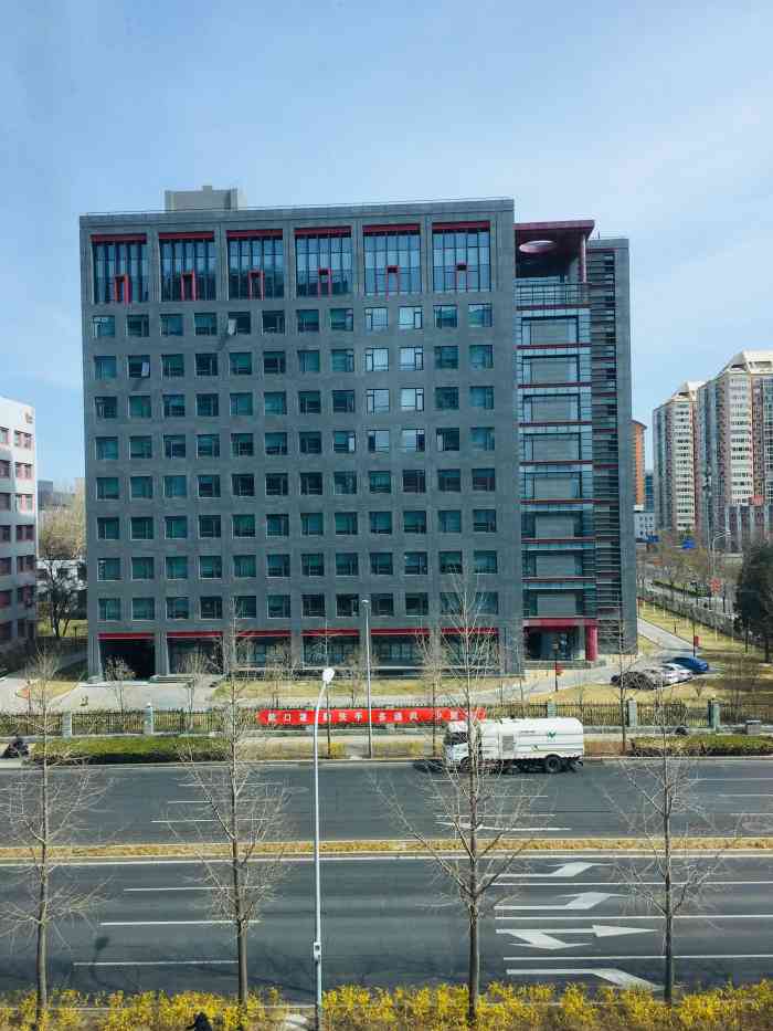 中国文学艺术界联合会-"以前的文联大楼在团结湖那一带,现在则搬到.