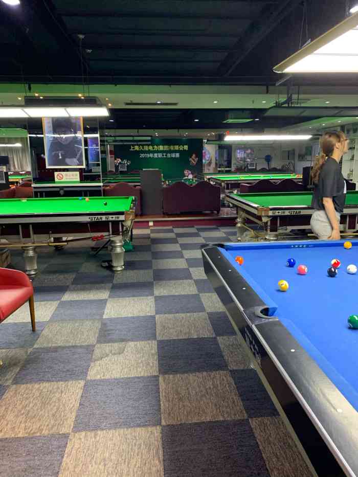 丁俊晖在上海开设球房台球俱乐部长寿路店组图