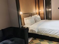 -万泊酒店(长沙五一广场国金中心店)