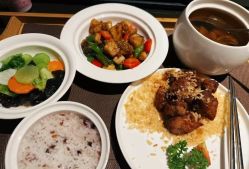 -臻康乃馨月子中心(集美店)