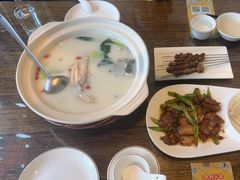 -泉畔人家·老济南经典鲁菜(大明湖店)