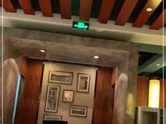 -浅深休闲酒店-停车场