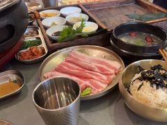 -围炉肉舍•炭烤活鳗•丹东海鲜烤肉(步行街店)