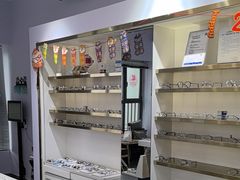 -视野联行眼镜•蔡司•依视路(温江店)
