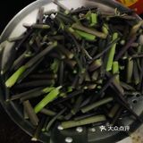 自己上山采的蕨菜就是好吃些