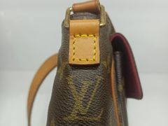 -爱革·洗衣改衣·洗鞋修鞋·洗包修包·奢侈品护理(宝地广场店)