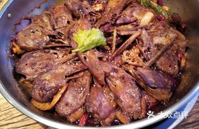 Classic Duck Head in Large Pot