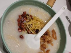 荔湾艇仔粥-喜势点·糖沙翁手工茶点·本地人茶居(永庆坊店)