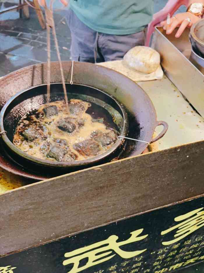 武爹臭豆腐(坡子街店)-"本地人推荐的臭豆腐朋友告诉我的.街边.