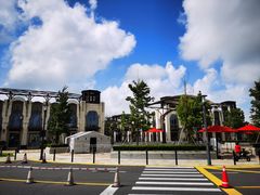 -奕欧来上海购物村停车场