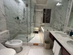 -深圳富苑皇冠假日套房酒店