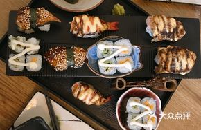 Grilled Salmon Sushi with Salad