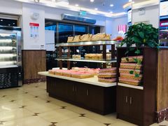 面包甜点陈列柜-红宝石·鲜奶小方·海派西点房(南丹店)