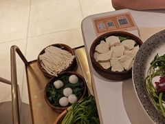 -左庭右院鲜牛肉火锅(金山万达店)