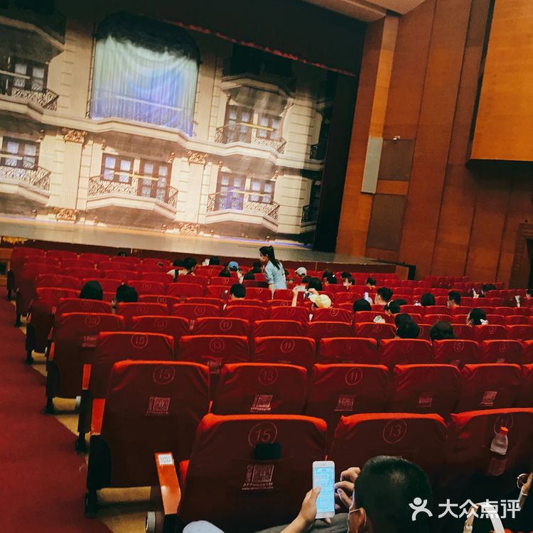 上班压力大，下班看“开心麻花”[亲亲]