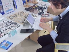 -英伦眼镜蔡司依视路折扣店(通州万达店)