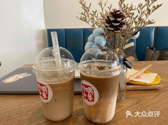 KTV旁边，之前唱K的时候误入过，这次有幸前来打卡