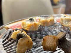 -围炉肉舍•炭烤活鳗•丹东海鲜烤肉(步行街店)