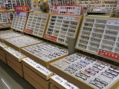 -美式眼镜·授权蔡司.依视路.尼康.豪雅.明月(人民广场店)