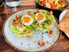 牛油果煮蛋吐司-RAC BAR(安福路店)