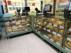 面包甜点陈列柜-上海哈尔滨食品厂(淮海中路店)