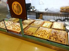 面包甜点陈列柜-格日勒阿妈蒙古厨房(大召店)