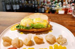 Fried Shrimp Benedict with Croissant