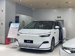 -小鹏汽车(上海静安大融城店)