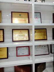 -岳灵生发养发馆