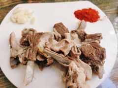 手抓羊肉-壹阁胡羊焖饼(特色小吃街店)