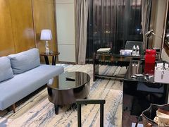 套房的客厅-上海静安铂尔曼酒店