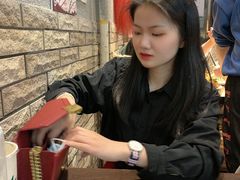 -爆炸头阿姨小四川正宗川味小吃(无任何分店)