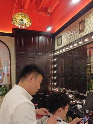 -东方先生国潮男士理发馆