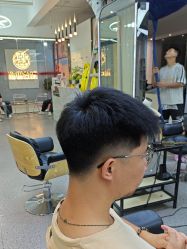 -88潮牌造型烫发·染发
