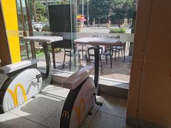 -麦当劳(中二横路店)
