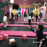 电量爆棚的娃娃早就该出门溜溜，放个电