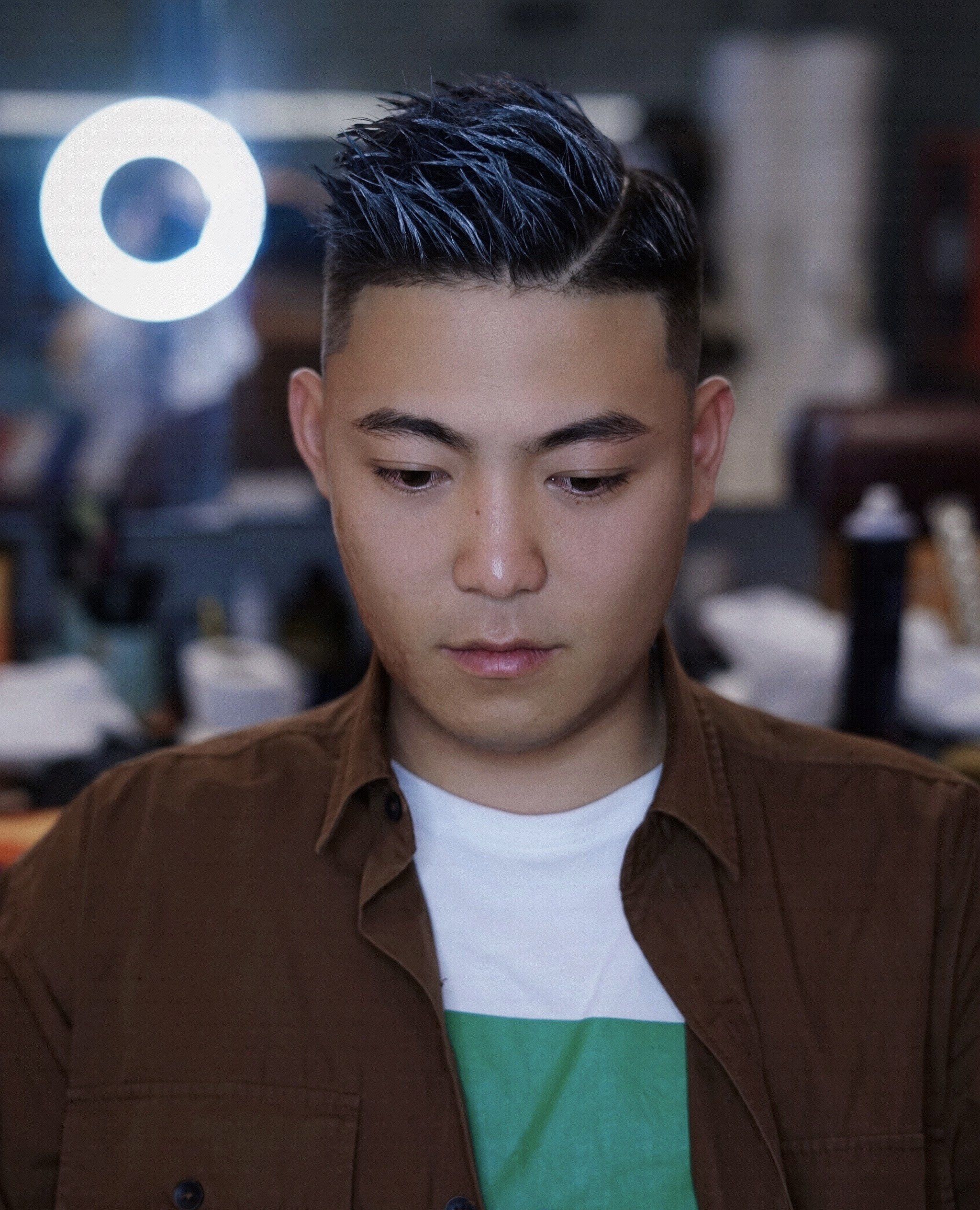 大背头男的发型和时尚搭配不仅可以突出个人