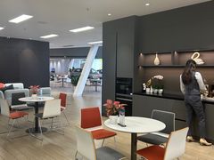 -深圳锦龙奥迪4S店(前海店)