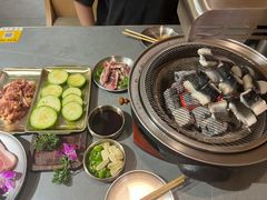 -围炉肉舍•炭烤活鳗•丹东海鲜烤肉(步行街店)