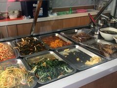 自助取餐区-筋饼豆腐脑一绝