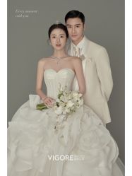 -雪中彩影婚纱摄影·微光艺术中心