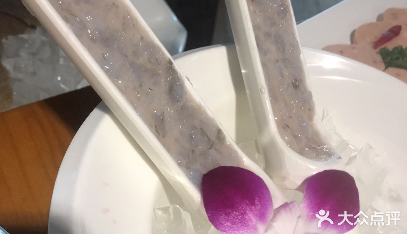 虾滑有小惊艳到很Q弹，没有因为煮的时间久口感不好的感觉